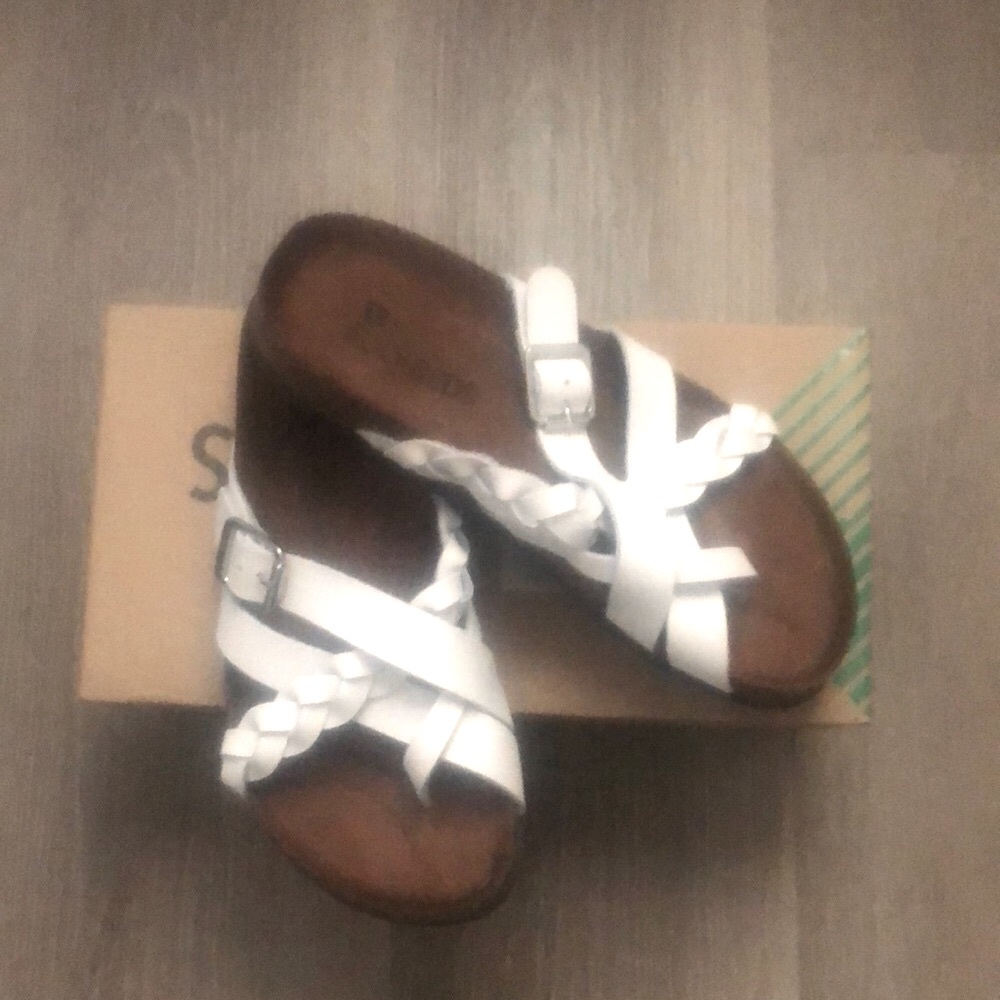 Women’s sandals, size 6